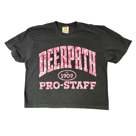 PRO-STAFF PINK CAMO BOXY CROP TEE — CORE BLACK